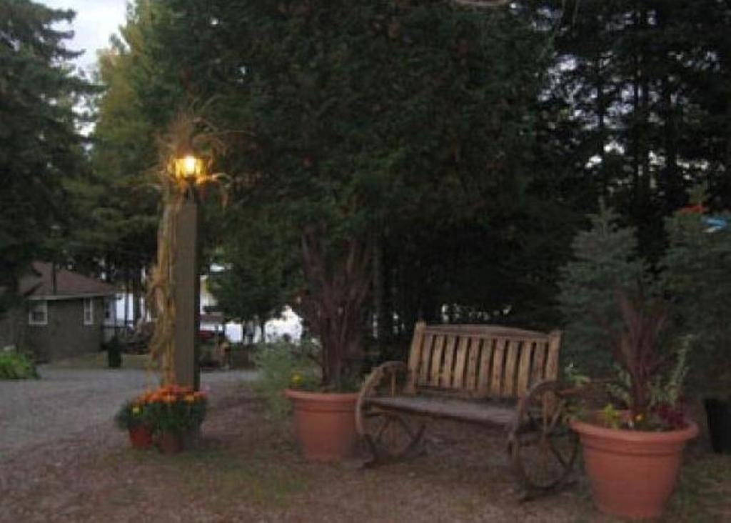 Cloverleaf Cottages Oxtongue Lake Bagian luar foto